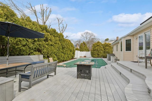 140 Oak Street, Medford, NY 11763