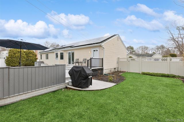 140 Oak Street, Medford, NY 11763