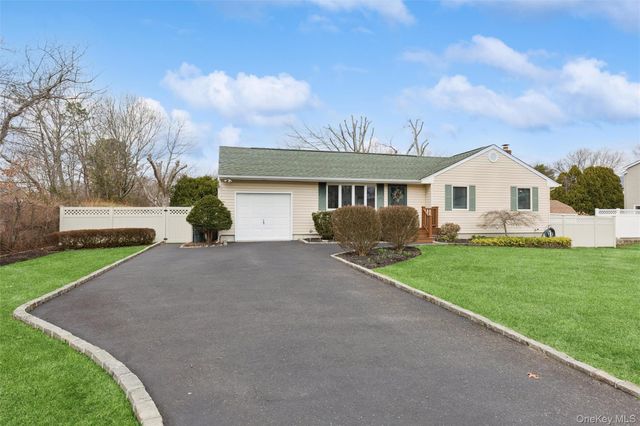 140 Oak Street, Medford, NY 11763