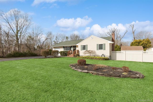 140 Oak Street, Medford, NY 11763