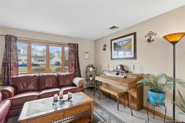 140 Oak Street, Medford, NY 11763