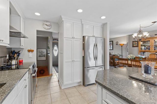 140 Oak Street, Medford, NY 11763