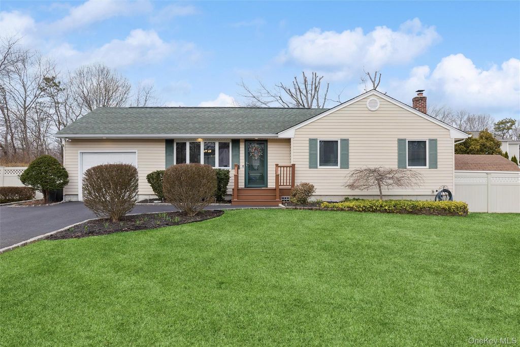 140 Oak Street, Medford, NY 11763