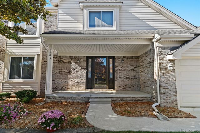 1883 Willowicke Drive, Wixom, MI 48393