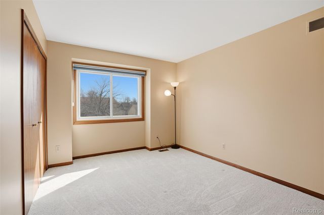 1883 Willowicke Drive, Wixom, MI 48393