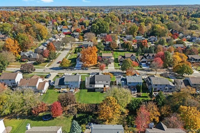 1883 Willowicke Drive, Wixom, MI 48393