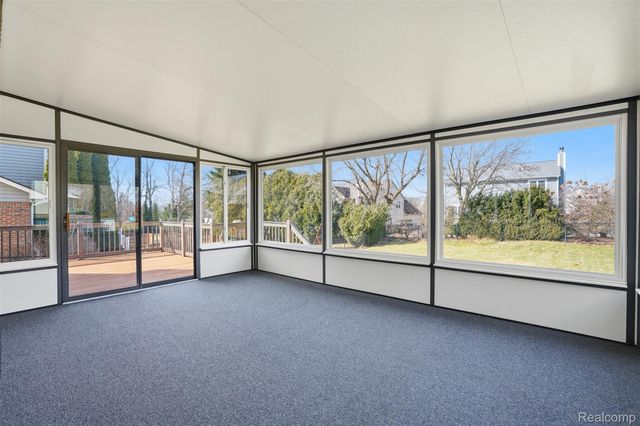 1883 Willowicke Drive, Wixom, MI 48393