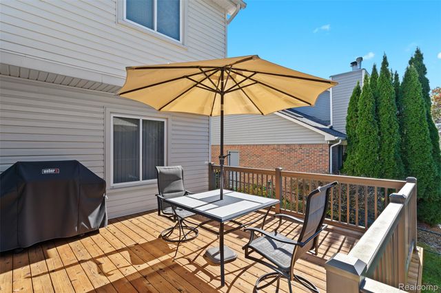 1883 Willowicke Drive, Wixom, MI 48393