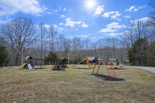 1377 Four Seasons Dr, Smithville, TN 37166