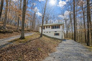 1377 Four Seasons Dr, Smithville, TN 37166