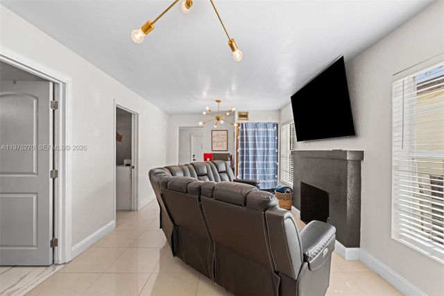 3151 NW 59th St, Miami, FL 33142