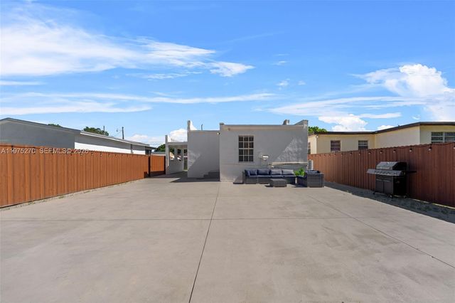 3151 NW 59th St, Miami, FL 33142