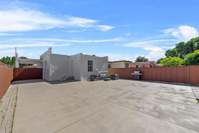 3151 NW 59th St, Miami, FL 33142