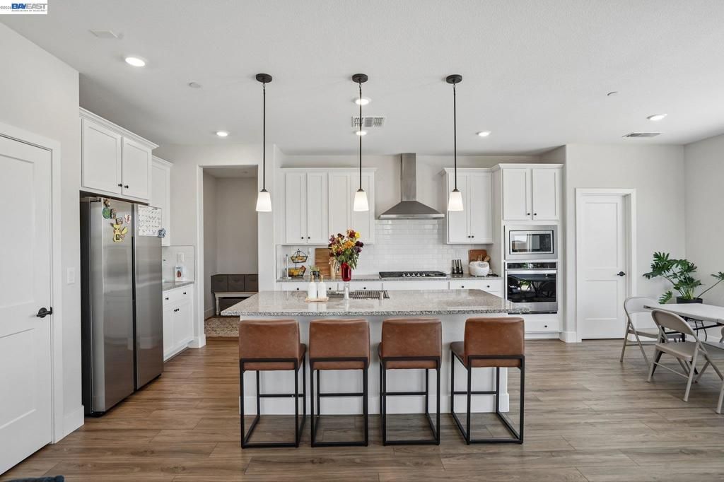 Image 11 of property listing at 4013 Mirecourt cir, Rancho Cordova, CA 95742