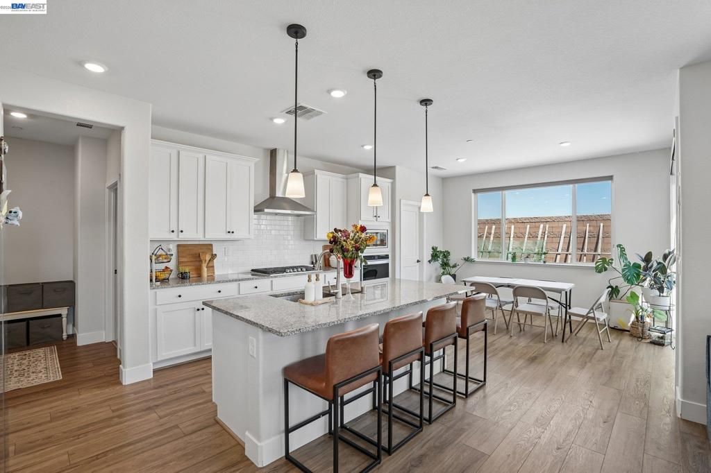 Image 12 of property listing at 4013 Mirecourt cir, Rancho Cordova, CA 95742