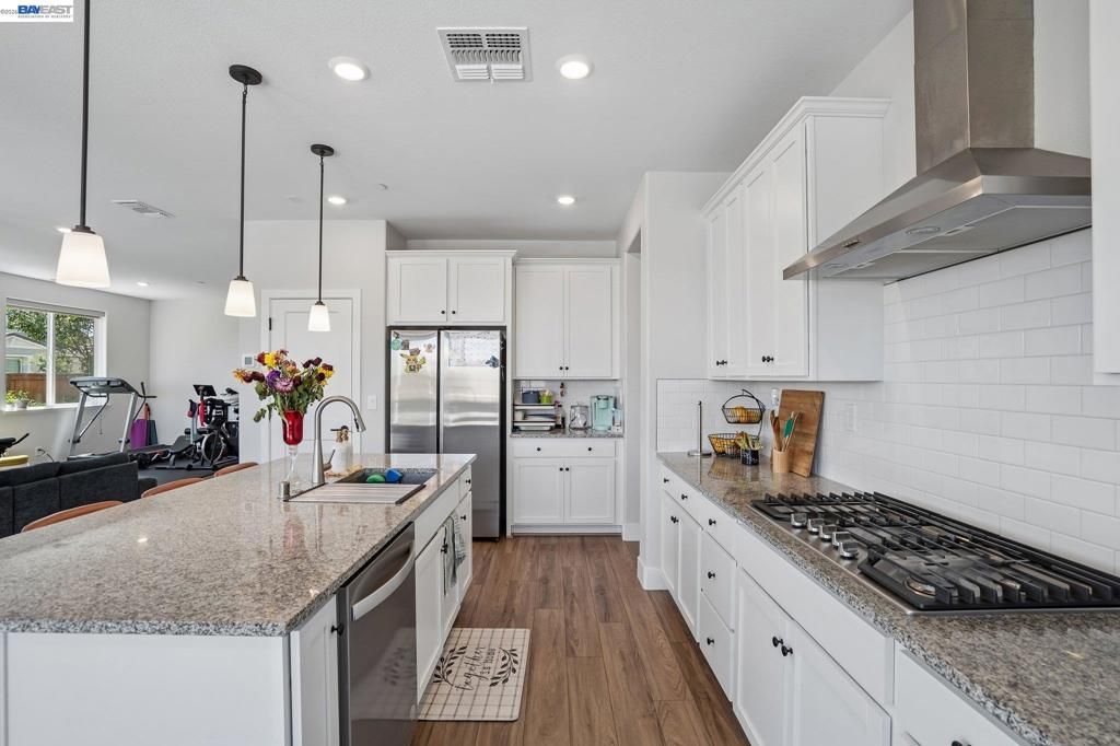 Image 15 of property listing at 4013 Mirecourt cir, Rancho Cordova, CA 95742