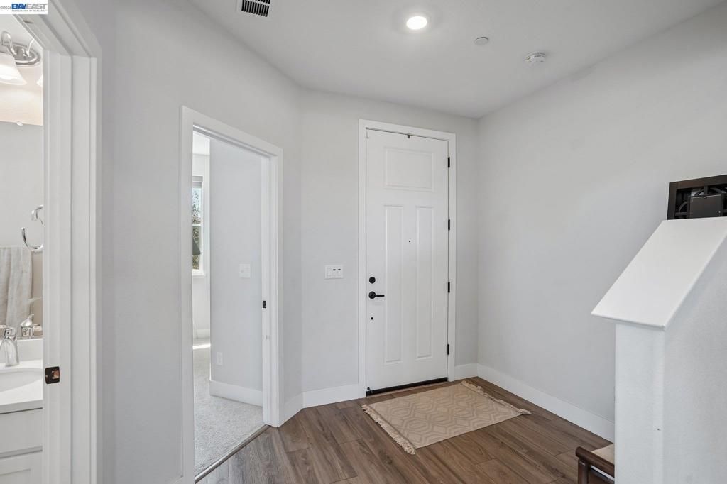 Image 17 of property listing at 4013 Mirecourt cir, Rancho Cordova, CA 95742