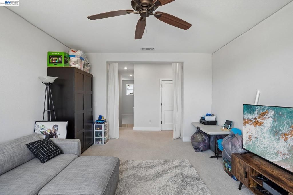 Image 22 of property listing at 4013 Mirecourt cir, Rancho Cordova, CA 95742