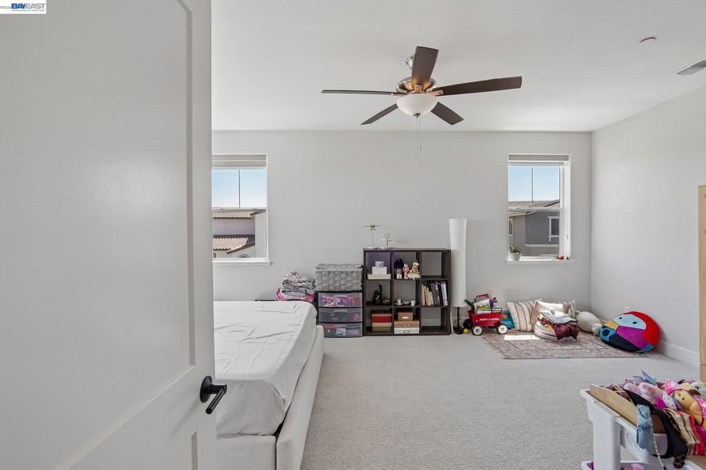 Image 32 of property listing at 4013 Mirecourt cir, Rancho Cordova, CA 95742