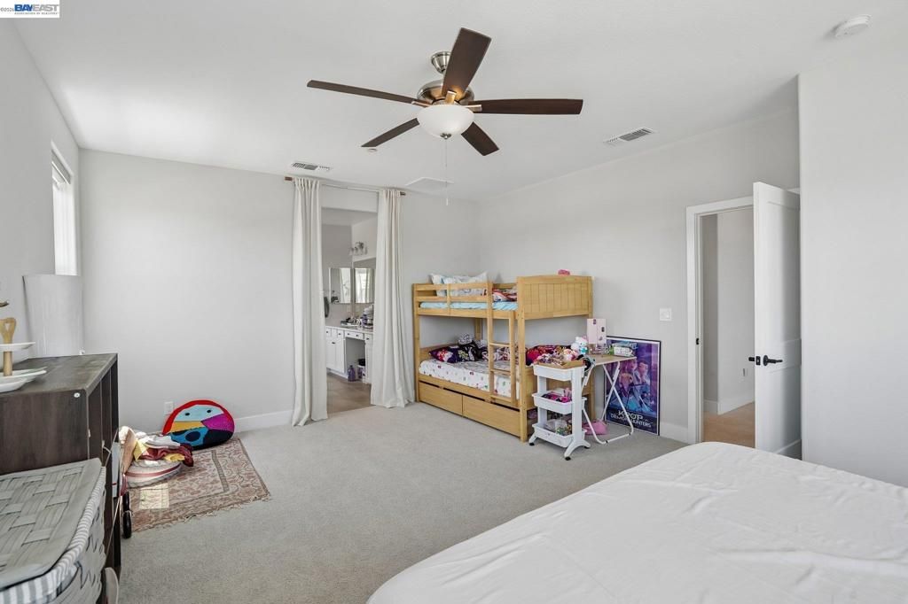 Image 34 of property listing at 4013 Mirecourt cir, Rancho Cordova, CA 95742