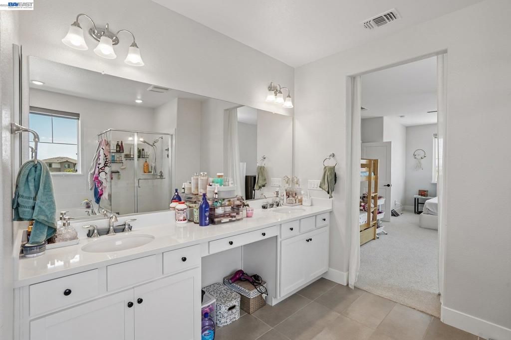 Image 36 of property listing at 4013 Mirecourt cir, Rancho Cordova, CA 95742