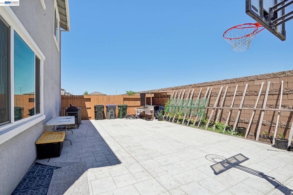Image 39 of property listing at 4013 Mirecourt cir, Rancho Cordova, CA 95742