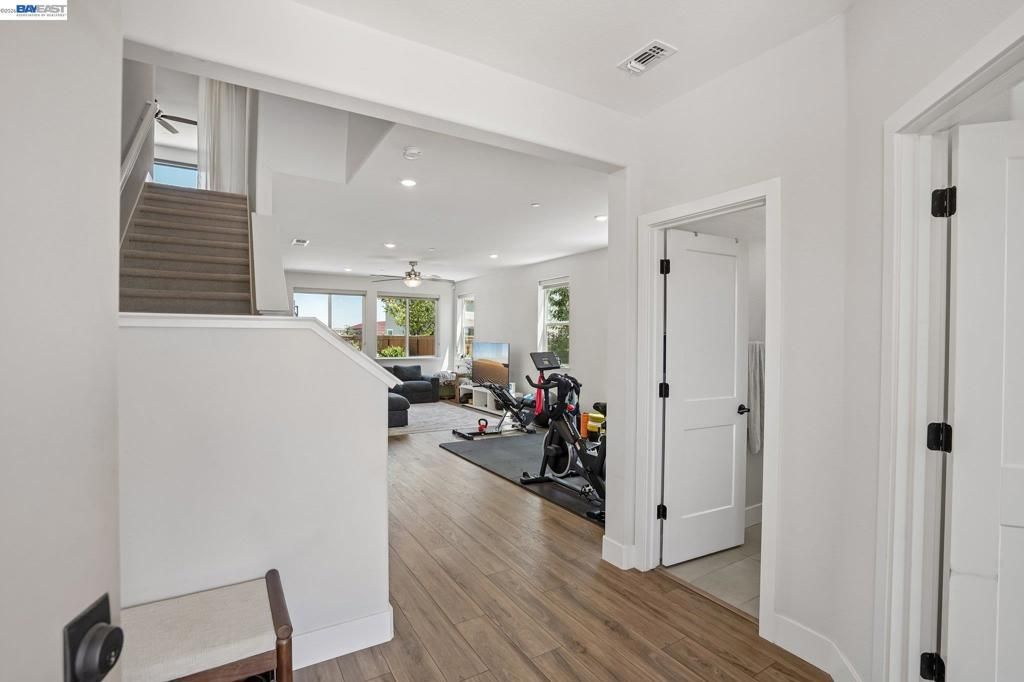 Image 4 of property listing at 4013 Mirecourt cir, Rancho Cordova, CA 95742