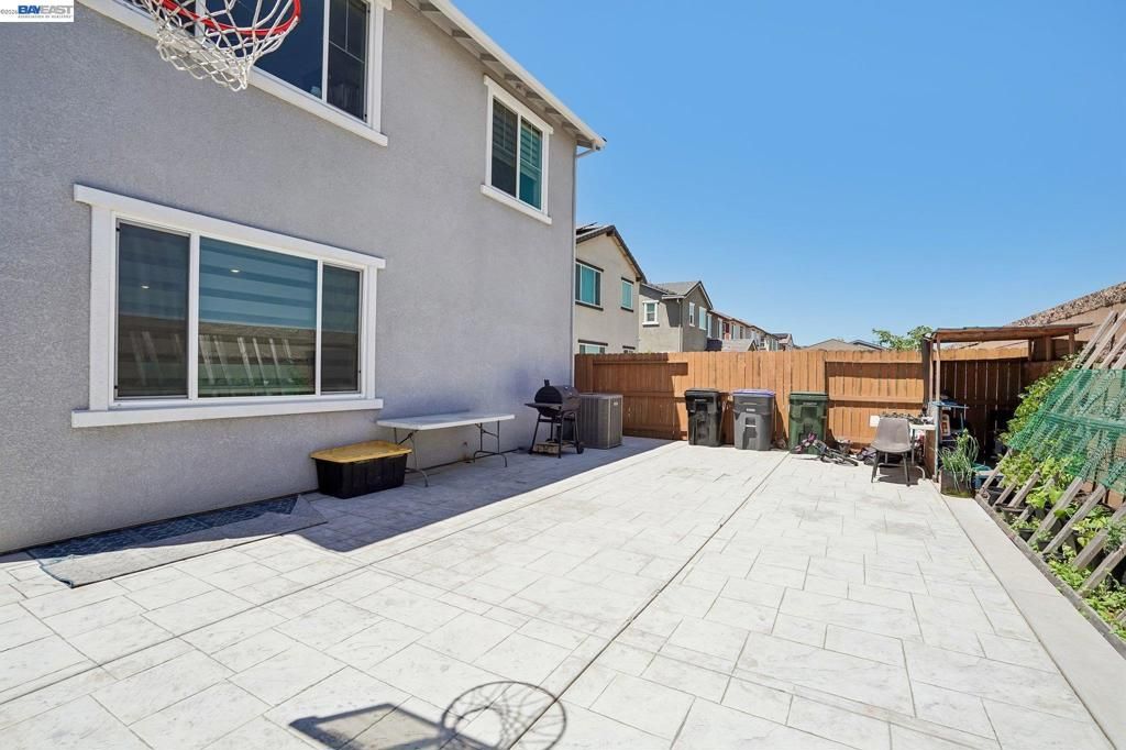 Image 41 of property listing at 4013 Mirecourt cir, Rancho Cordova, CA 95742