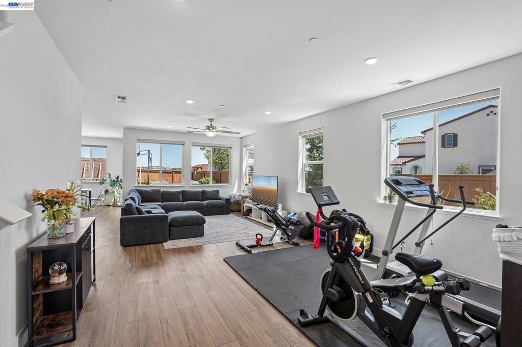 Image 5 of property listing at 4013 Mirecourt cir, Rancho Cordova, CA 95742