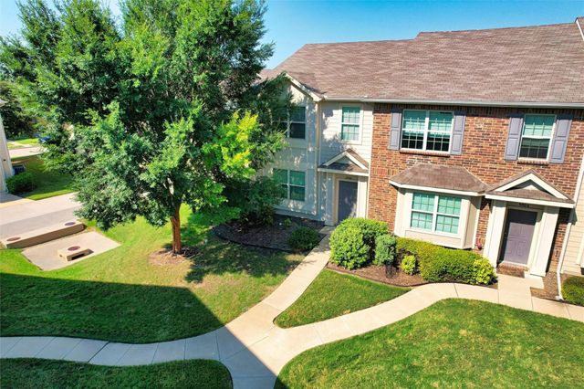 6900 Carrington Lane, Fort Worth, TX 76137