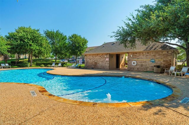 6900 Carrington Lane, Fort Worth, TX 76137