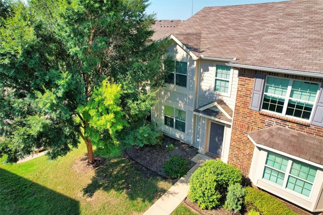 6900 Carrington Lane, Fort Worth, TX 76137