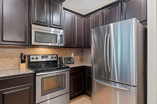 6900 Carrington Lane, Fort Worth, TX 76137