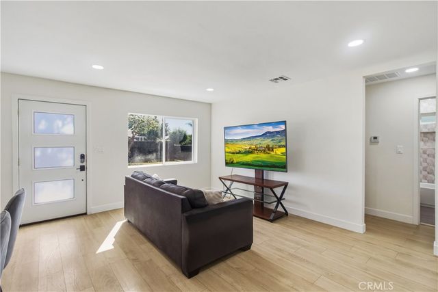 905 E Francis, La Habra, CA 90631