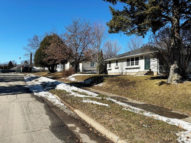 811 N 7th Street, Virginia, MN 55792