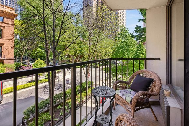 1450 N Astor Street 3B, Chicago, IL 60610