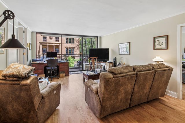 1450 N Astor Street 3B, Chicago, IL 60610