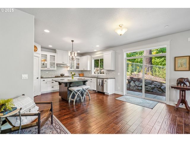 5862 Sw RALSTON Dr, Portland, OR 97239