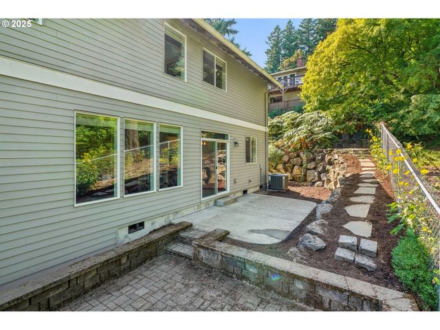 5862 Sw RALSTON Dr, Portland, OR 97239