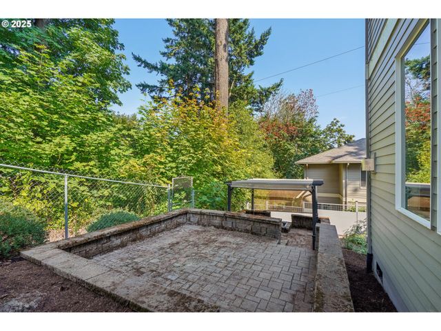5862 Sw RALSTON Dr, Portland, OR 97239