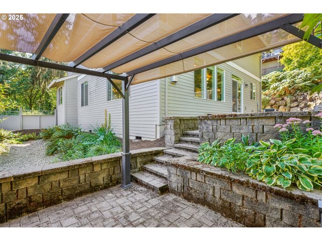 5862 Sw RALSTON Dr, Portland, OR 97239