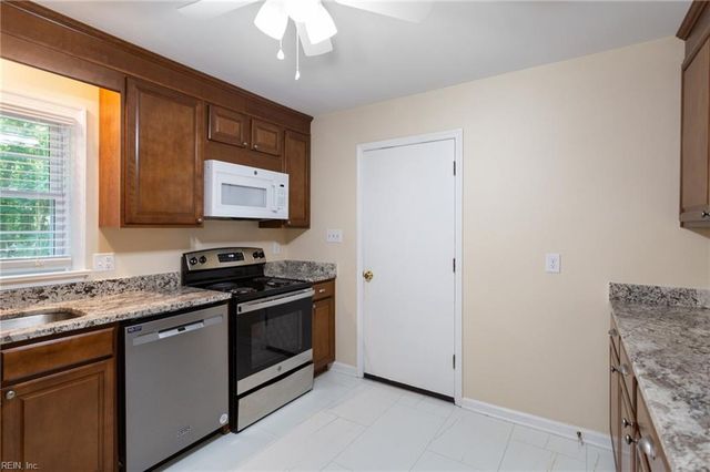 106 Rowe DR, Poquoson, VA 23662