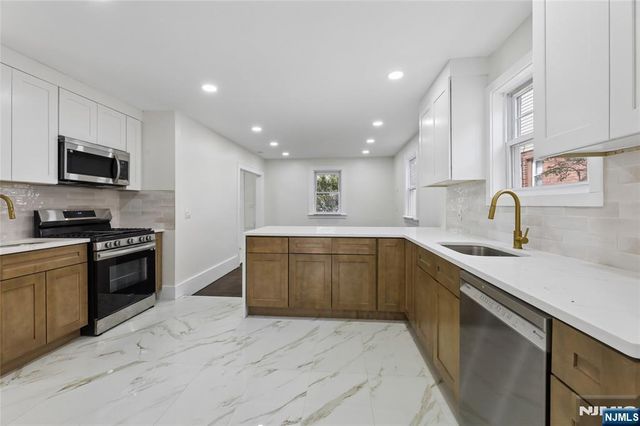 1087 Lambert Road, Teaneck, NJ 07666