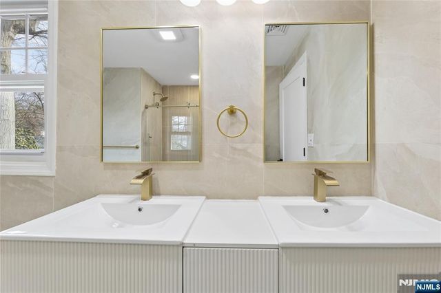 1087 Lambert Road, Teaneck, NJ 07666