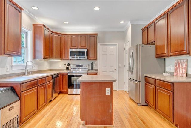 1157 Lakeland Pines DR, Moneta, VA 24121
