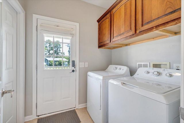 1157 Lakeland Pines DR, Moneta, VA 24121