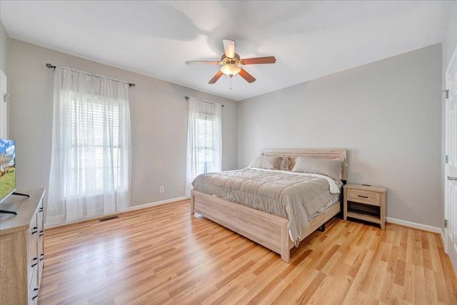 1157 Lakeland Pines DR, Moneta, VA 24121