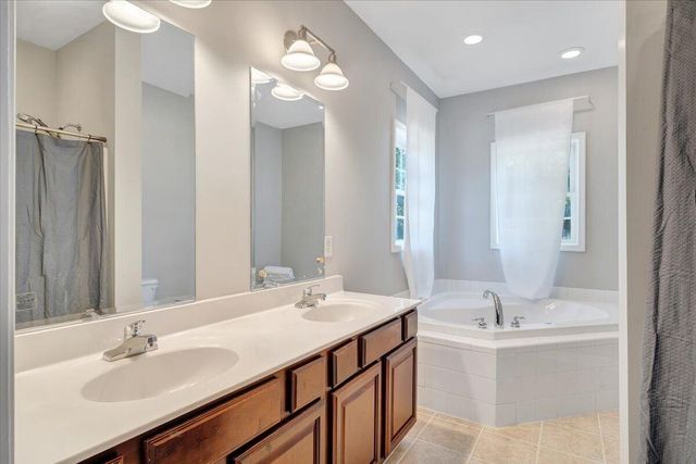 1157 Lakeland Pines DR, Moneta, VA 24121