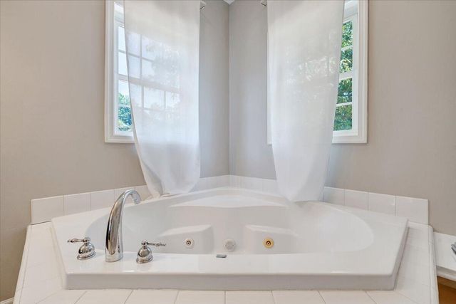 1157 Lakeland Pines DR, Moneta, VA 24121