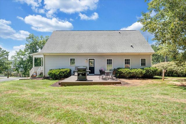 1157 Lakeland Pines DR, Moneta, VA 24121